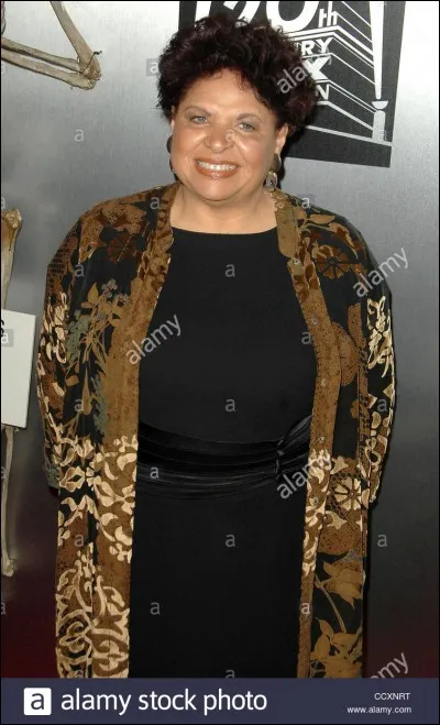 Combien de surs jumelles a Estelle Dabney ?