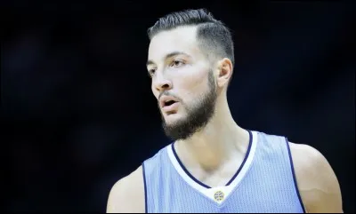 À quels postes peut jouer Joffrey Lauvergne ?