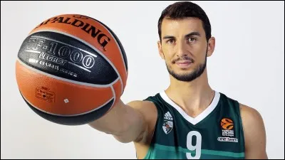 À quel poste joue Léo Westermann ?