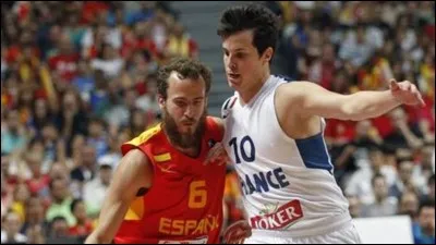 Dans quel club joue-t-il de 2011 à 2014 ?