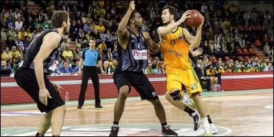 Où joue-t-il durant la saison 2016-2017 ?