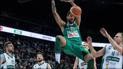 En 2017, où signe-t-il pour un an ?