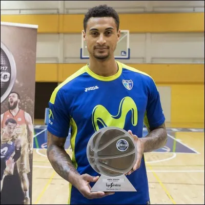 Où jouait-il durant la saison 2016-2017 ?