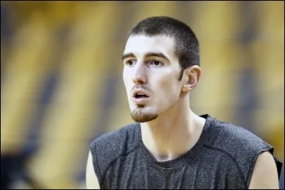 De 2009 à 2012, dans quel club joue-t-il ?