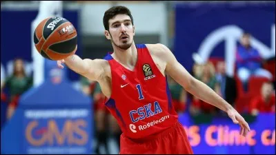 Nando de Colo est en équipe de France depuis 2008 et a, en 145 sélections, marqué 1483 points. Vrai ou faux ?