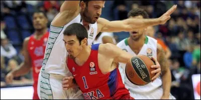 Où est-il formé de 2002 à 2006 ?