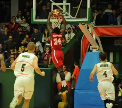 Quand est-il sélectionné pour la première fois en équipe de France ?