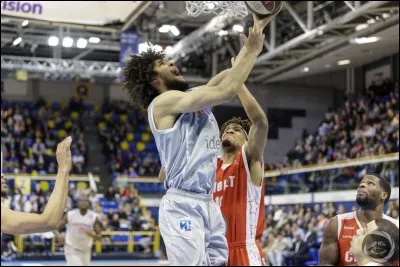 À la fin de la saison 2016-2017, quel titre lui est attribué ?