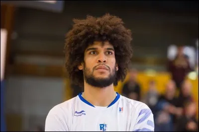 Lors du draft de 2014, quelle équipe l'a sélectionné au deuxième tour ?