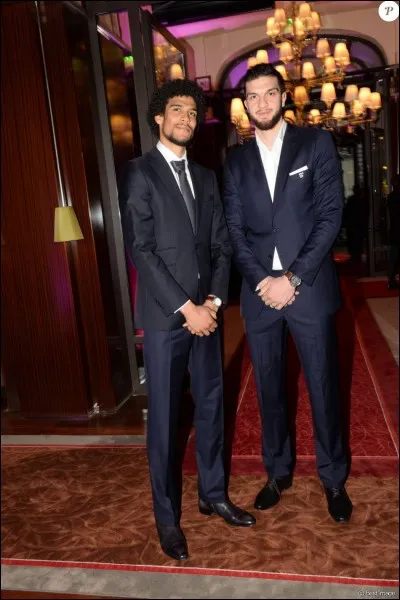 Où joue-t-il durant la saison 2011-2012 ?