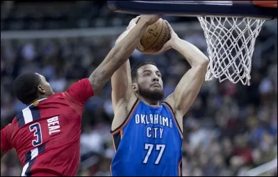 Puis il est envoyé à Chicago. Où va-t-il jouer pour la saison 2017-2018 ?