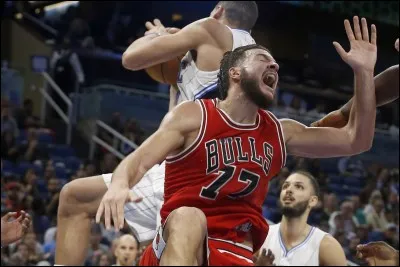 En 74 sélections avec l'équipe de France, il a marqué 577 points.