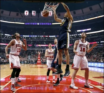 Combien a-t-il marqué de points durant ses sélections avec l'équipe de France ?