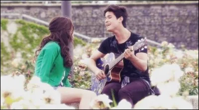 Sur la photo, quelle est la chanson qu'il compose pour Luna ?