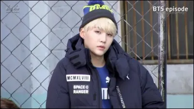 Pour quelle paire de chaussures Suga a-t-il fait la pub ?