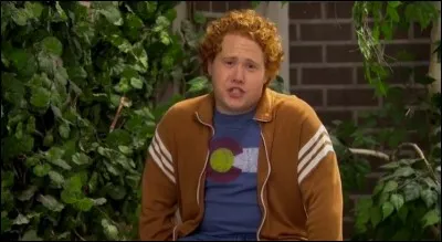 Qui est de la même famille qu'Artie ?