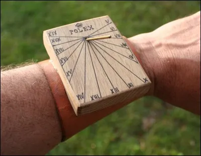 Pourquoi porte-t-on la montre au poignet gauche ?