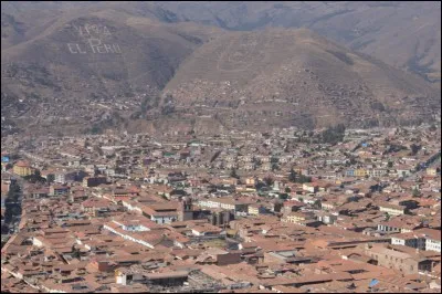 À quelle altitude se trouve Cuzco ?