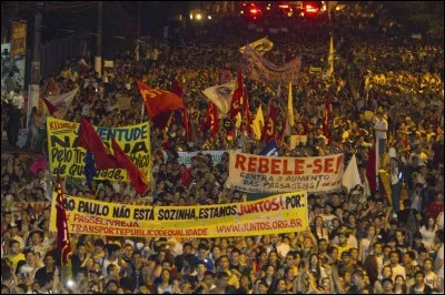 En mars 2016, des millions de personnes manifestent dans plus de 400 villes brésiliennes, pourquoi ?