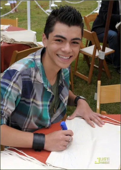 Il est vendeur, donc où range-t-il sa marchandise ?