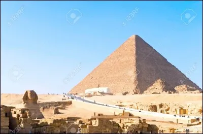 Quelle est la surface de la pyramide de Khéops ?