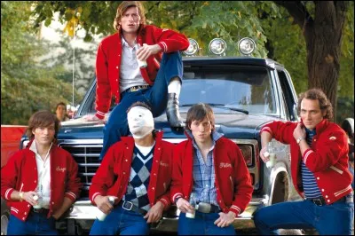 Quel artiste electro ne joue pas dans le film "Steak" réalisé par Quentin Dupieux AKA Mr Oizo ?