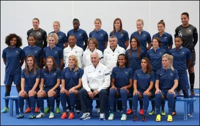 En quelle année a été créée l'équipe de France féminine de football ?