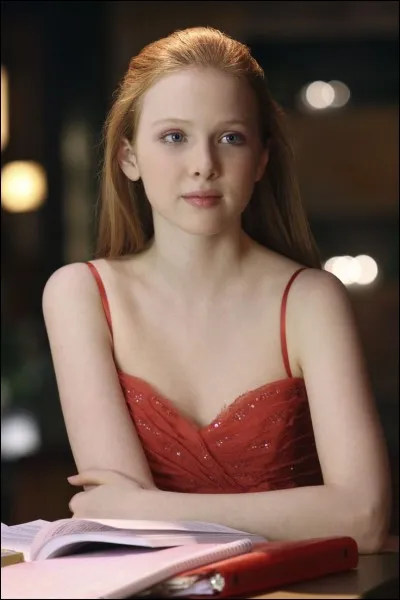 On voit ici une adolescente, fille du personnage principal de la série. De qui s'agit-il ?