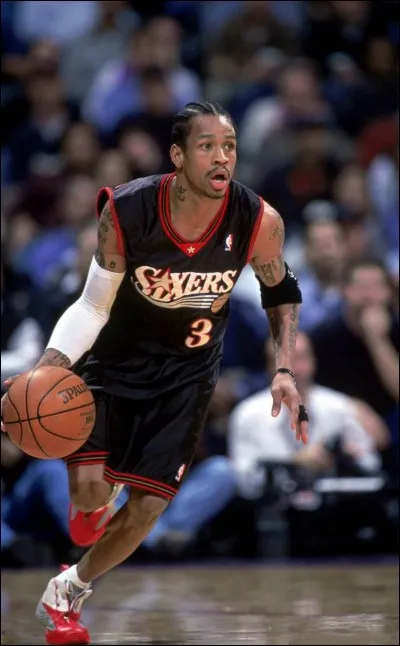 Lorsqu'Allen Iverson est intronisé au HoF, il dit qu'il a commencé le basket grâce à :