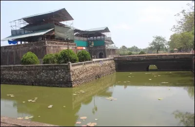 Quelle est l'ancienne capitale impériale (1802-1945) du Vietnam ?