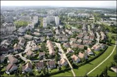 Nous partons maintenant en Ile-de-France, &agrave; &Eacute;lancourt. Ville de la Grande Couronne, elle se situe dans le d&eacute;partement ...