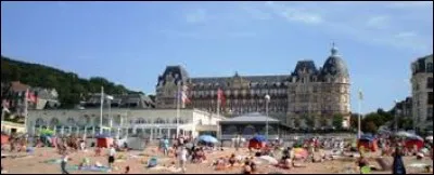 Nous partons nous d&eacute;tendre &agrave; pr&eacute;sent &agrave; Houlgate, en Normandie. Ville baln&eacute;aire de la C&ocirc;te Fleurie, connue pour son architecture de style 1900, elle se trouve dans le d&eacute;partement ...