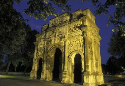 L'arc de triomphe d'Orange a été jugé trop abîmé pour être admis au patrimoine mondial de l'Unesco !