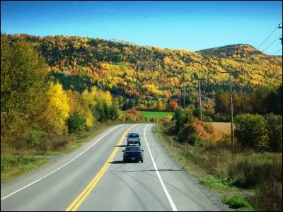 Dans l'hémisphère sud, vers quelle date l'équinoxe d'automne survient-il ?