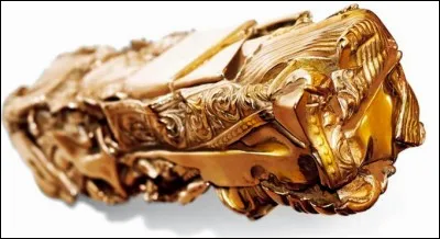 Combien le troph&eacute; des C&eacute;sars du cin&eacute;ma p&egrave;se-t-elle ?