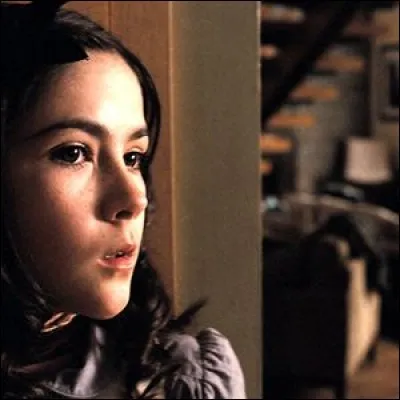 Esther est en réalité atteinte d'un dérèglement hormonal, une forme de nanisme. Quel âge a-t-elle en réalité ?