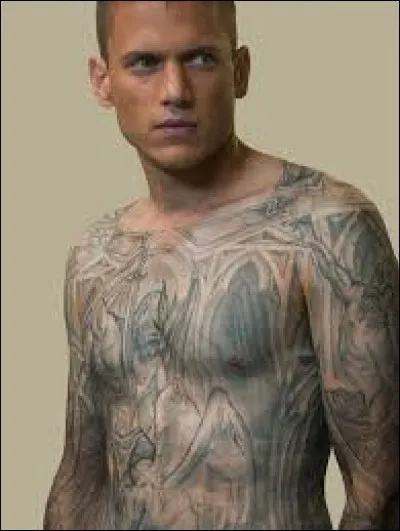 Dans quelle série télévisée Michael Scofield, surnommé « gueule d'ange », a-t-il plusieurs anges tatoués sur le corps ?
