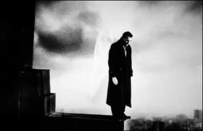 Dans quel film de 1987 Wim Wenders nous fait-il survoler Berlin avec un ange ?