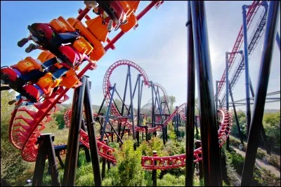 A Walibi Belgique il y a l'attraction le "Vampire".