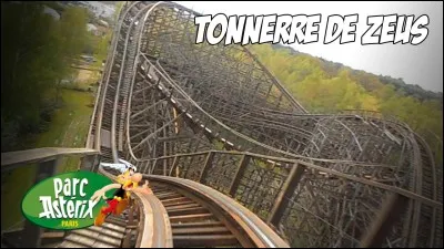 Le Tonnerre de Zeus a-t-il deux trains qui font la course, un rouge et un bleu ?