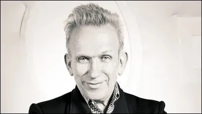 Je suis un couturier français et j'ai eu de nombreuses expériences dans les maisons de Pierre Cardin, Jacques Esterel et Jean Patou. Provocateur, je suis incontournable et j'ai révolutionné la mode. "Enfant terrible de la mode", j'ai créé un célèbre bustier pour la chanteuse Madonna, je suis...