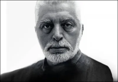 Couturier né en Espagne, j'ai marqué l'univers de la mode dans les années . Excentrique, je suis néanmoins connu dans le domaine ésotérique pour des prédictions qui se sont révélées fausses. Connu pour utiliser des matériaux éloignés de la mode traditionnelle, je suis...