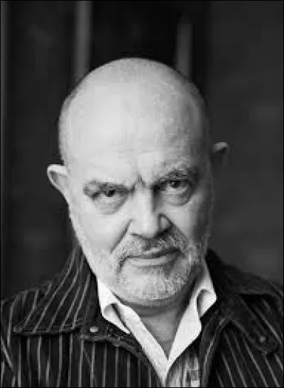 A l'origine, conservateur de musée, je me lance dans la mode en entrant dans la maison Jean Patou en 1981. Inspirées par les contes de fée, mes créations m'ont permis d'obtenir l'Award du créateur étranger le plus influent. Je suis couturier mais aussi costumier, designer et illustrateur, je suis...