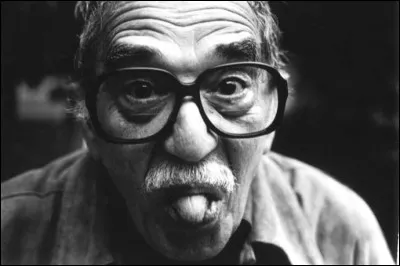 "C'était inévitable : l'odeur des amandes amères lui rappelait toujours le destin des amours contrariées." est extrait de :