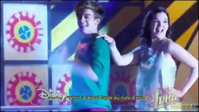 Dans la saison 1, Delfina sortait avec...