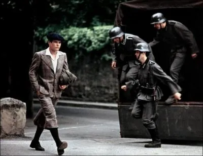 Un film de Louis Malle  en 1974 avec Pierre blaise et Aurore Clment ...