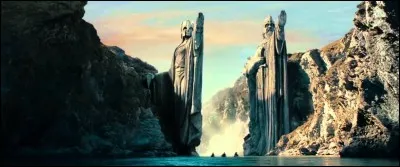Comment s'appellent les deux statues que l'on peut voir sur le fleuve Anduin ?