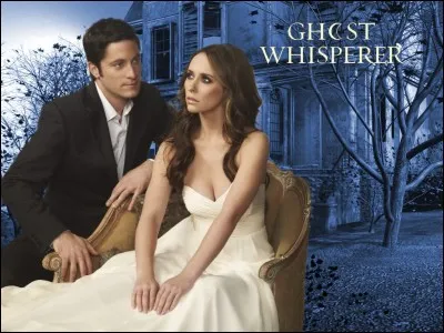 Dans "Ghost Whisperer", comment s'appelle l'héroïne capable de voir les fantômes ?
