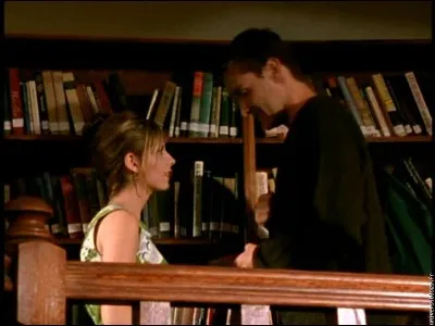 [Un Premier Rendez-vous manqué] Comment s'appelle la poétesse qu'admire Owen (le garçon qui attire Buffy et Cordelia) ?