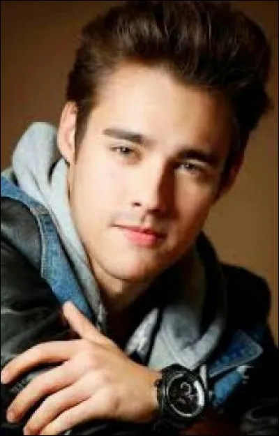 Comment s'appelle la série dans laquelle l'amoureux du personnage principal s'appelle León ?